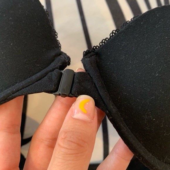 VS Racerback Bra 🖤 - Picture 3 of 7